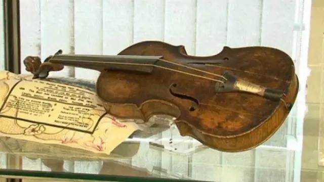 subasta del violin del titanic - Cuánto vale el violín del Titanic