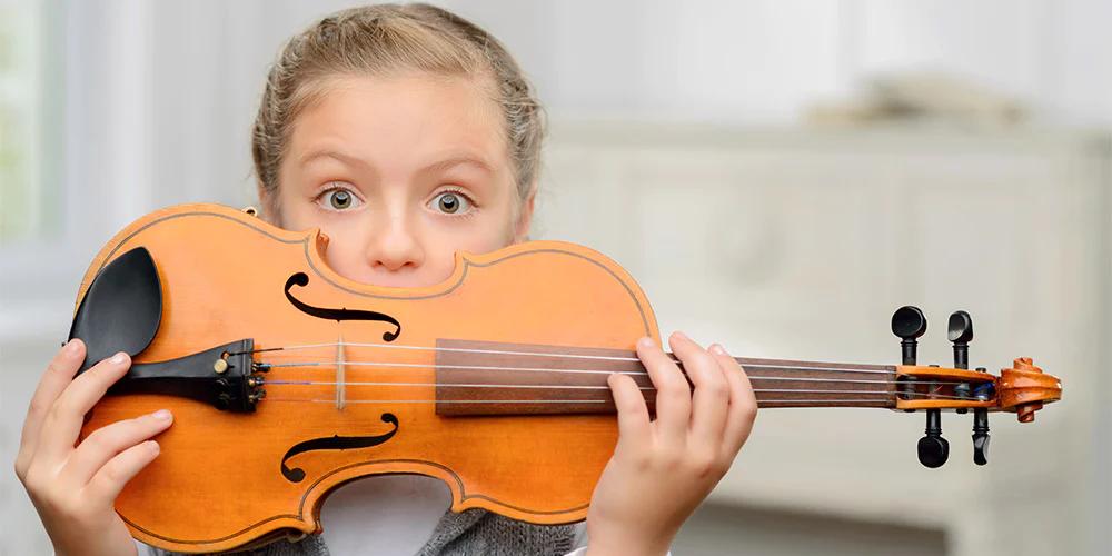 left handed violin - Do left-handed people hold the violin differently