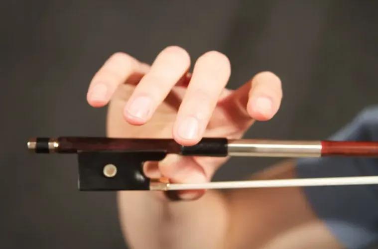 how to hold a violin bow - How do you teach a student to hold a violin bow