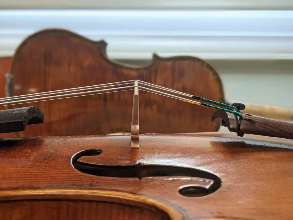 violin bridge setup - Which side of the violin bridge should be higher