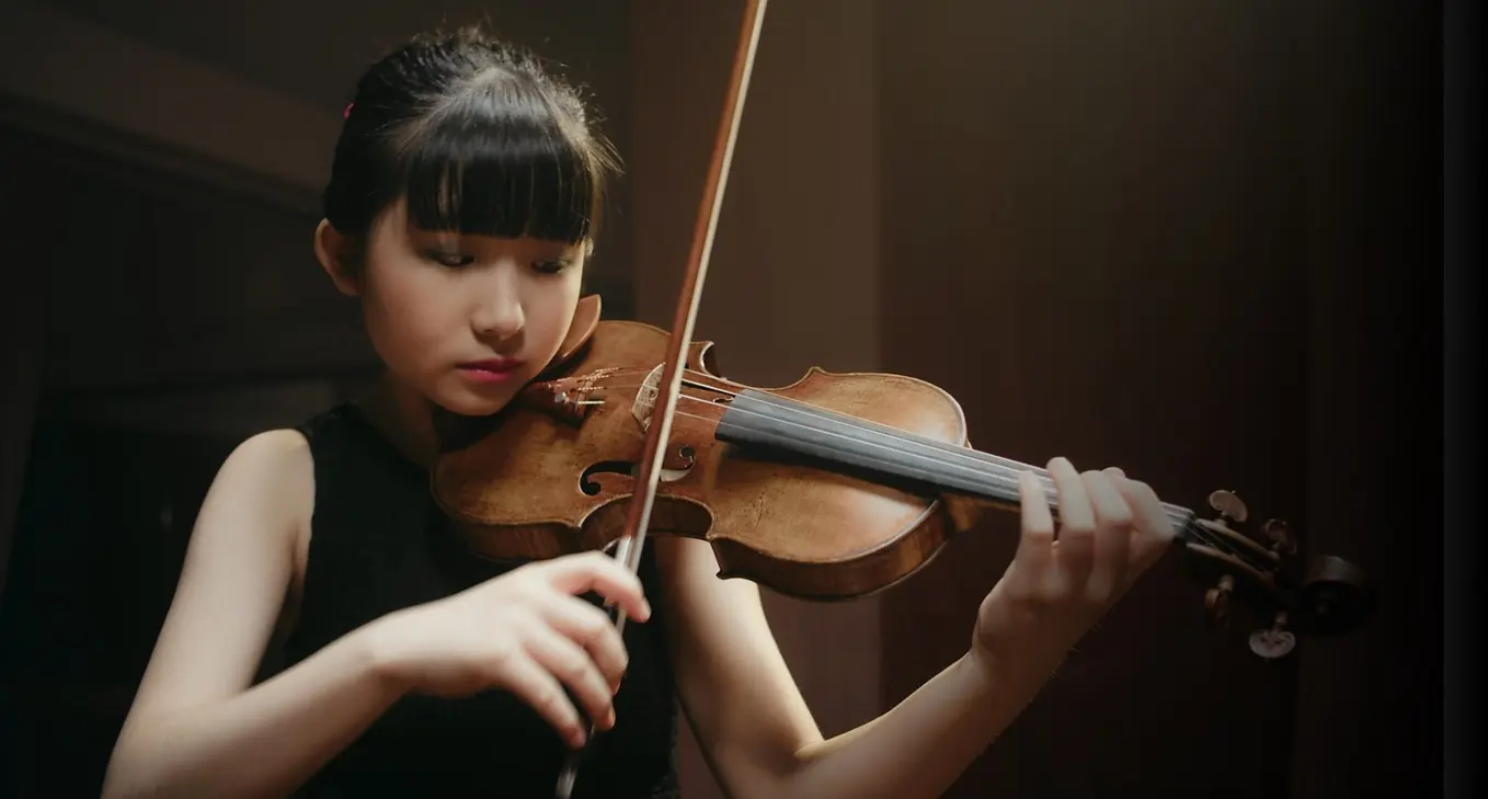 chloe trevor violin - Which violin does Chloe Chua play