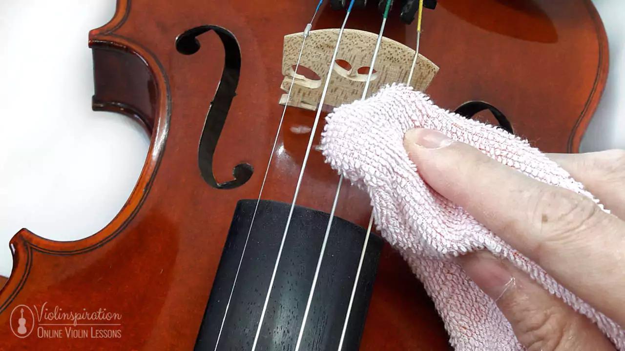 is it good to clean violin strings with alcohol - Can alcohol damage violin strings