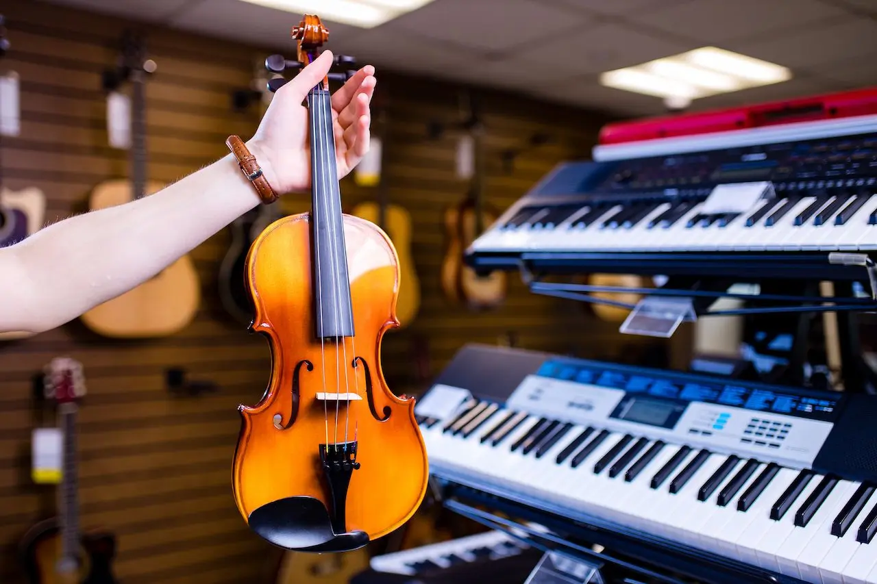 ¿Puedo viajar con un violín? - Can I carry a musical instrument on a plane can i travel with a violin - Can I carry a musical instrument on a plane