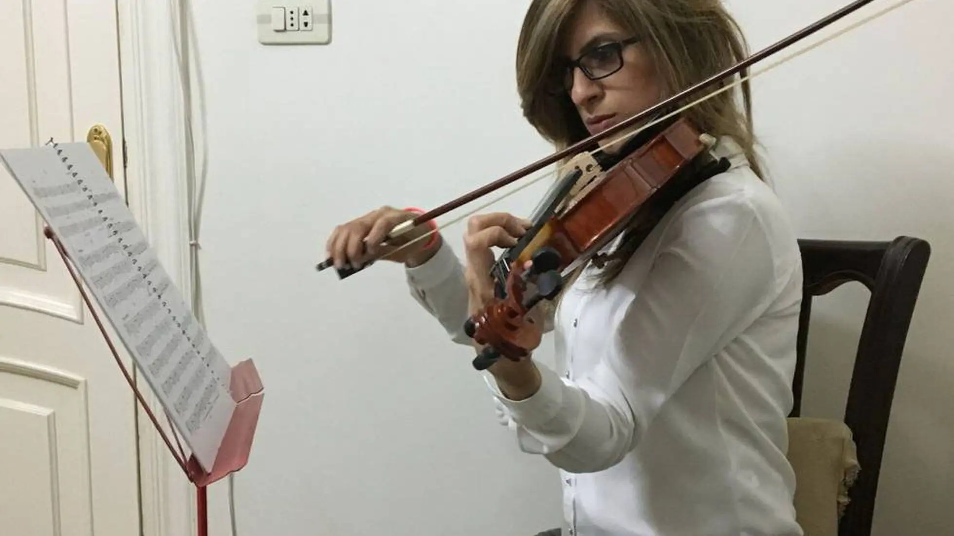 prueba proyectiva del niño mirando un violin - Cómo se califica el test de Rorschach