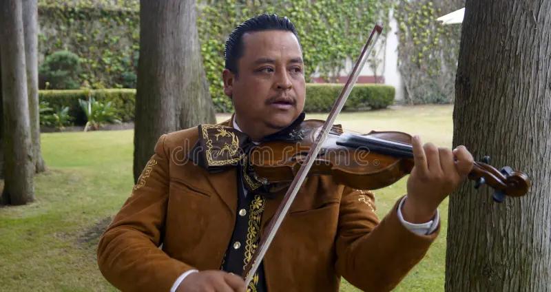 el violin en ele mariachi tradicional - Cómo se compone instrumentalmente un mariachi