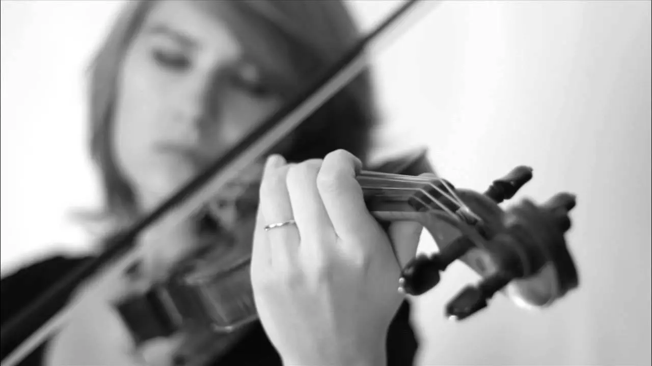 elodia triste de naruto con violin - Cómo se llama la canción triste de Naruto