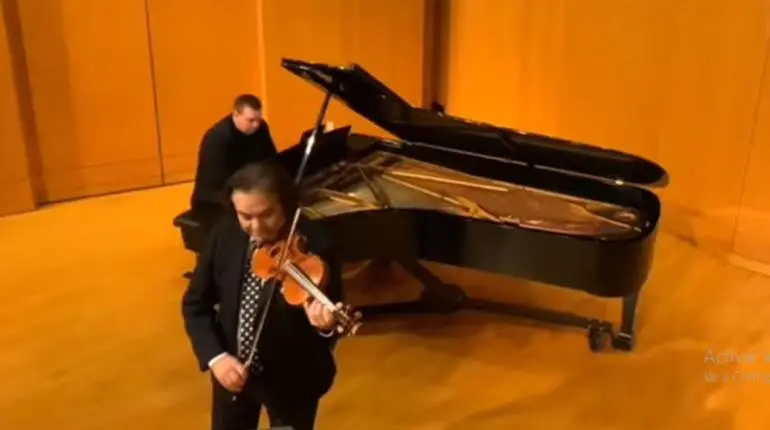 duo colombiano que toca violin - Cómo se llama la violinista que toca con Pablo Paz