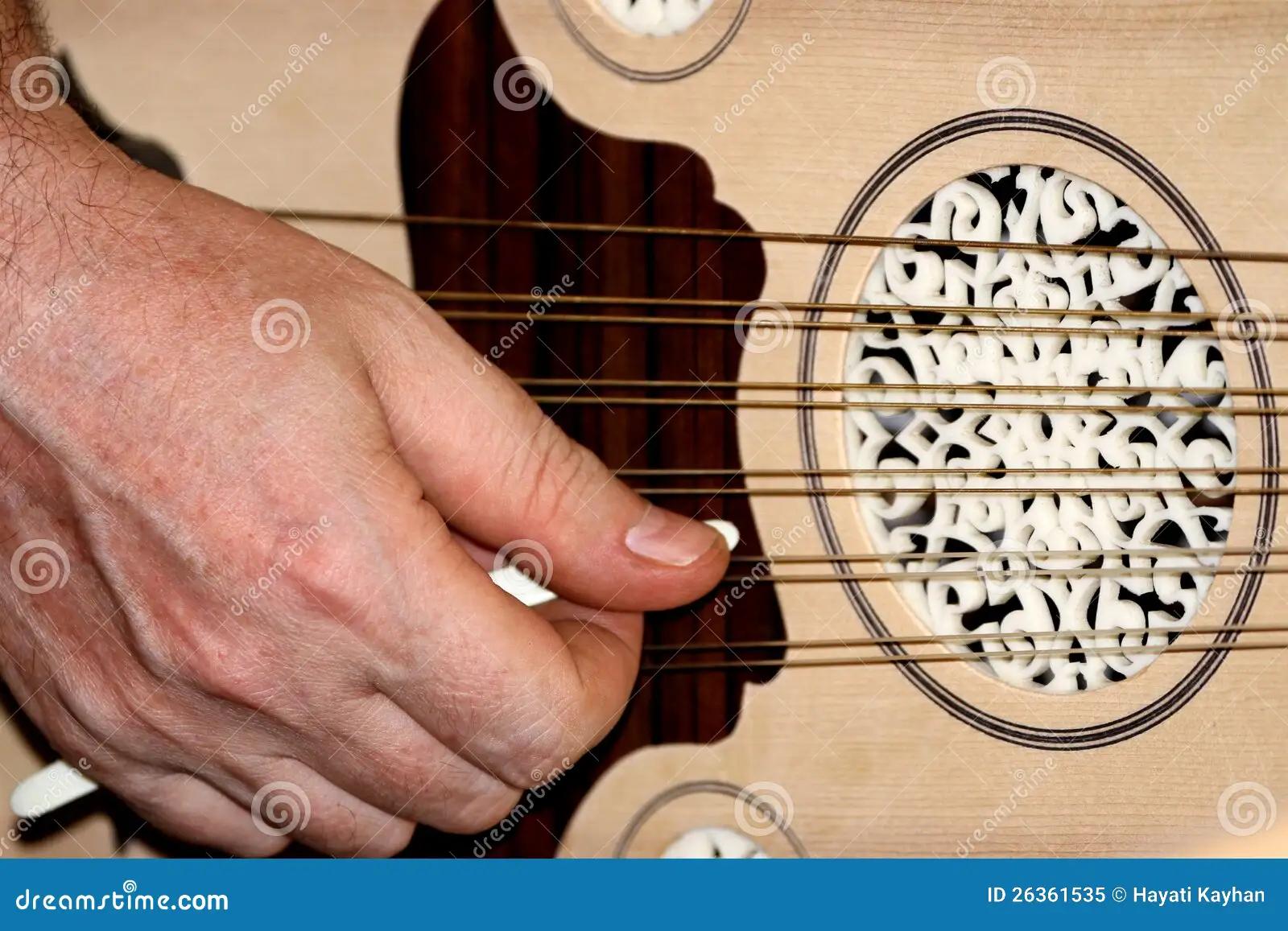 Arabe con laud y violin - Cómo se toca el oud arabe con laud y violin - Cómo se toca el oud