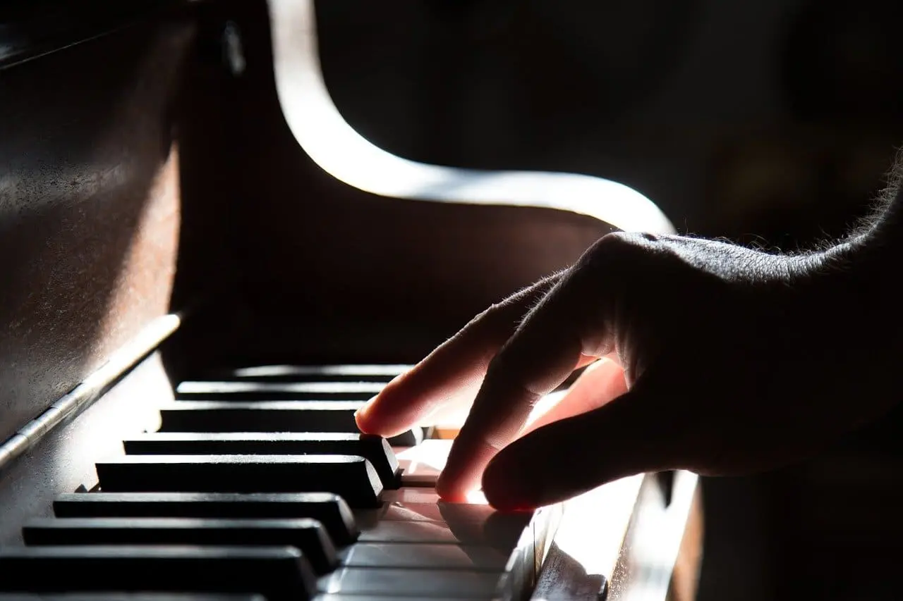 ¿Es más difícil tocar el violín o la flauta traversa? - Cuál es el instrumento más difícil de tocar es mas dificil tocar el violin o la flauta traversa - Cuál es el instrumento más difícil de tocar