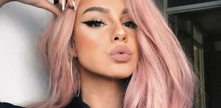 Cabello color rosa negro violine: una tendencia audaz y sofisticada - Cuánto tiempo dura el color rosa en el cabello cabellp color rosa negro violine - Cuánto tiempo dura el color rosa en el cabello