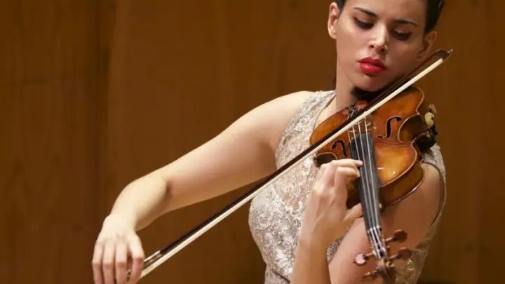 Cecilia García: Una destacada violinista y actriz dominicana - Cuántos años de edad tiene Cecilia García cecilia garcia violin - Cuántos años de edad tiene Cecilia García