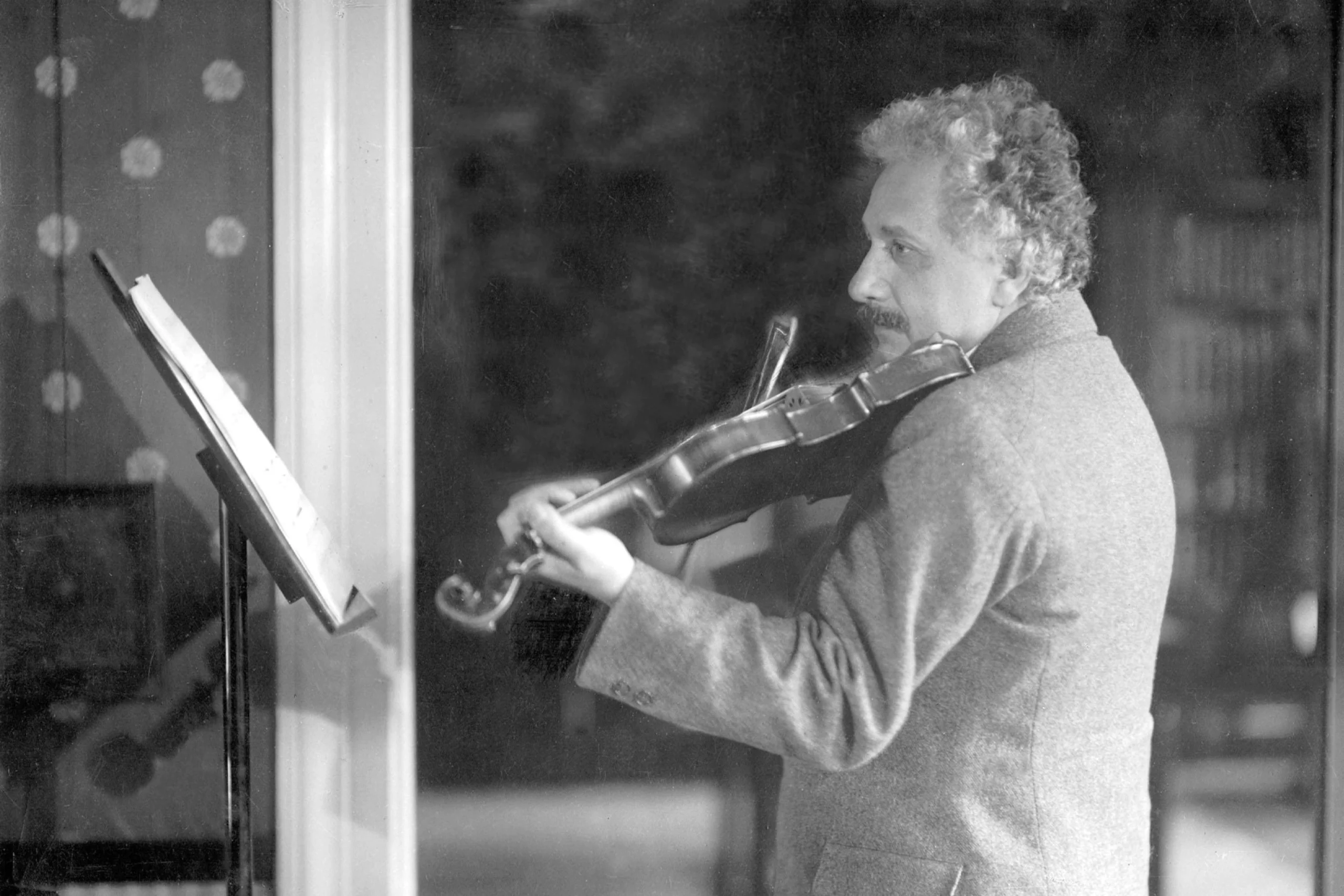 albert einstein violin recording - Did Albert Einstein listen to music while working
