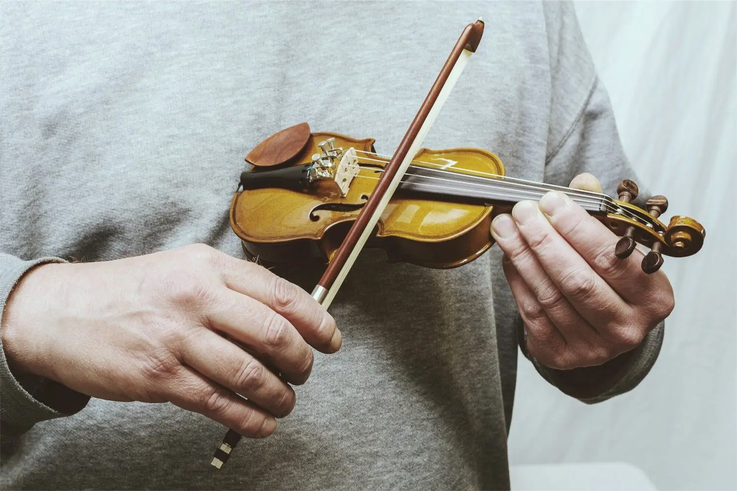 world's smallest violin and big bang theory - Did they slow down the Big Bang Theory song