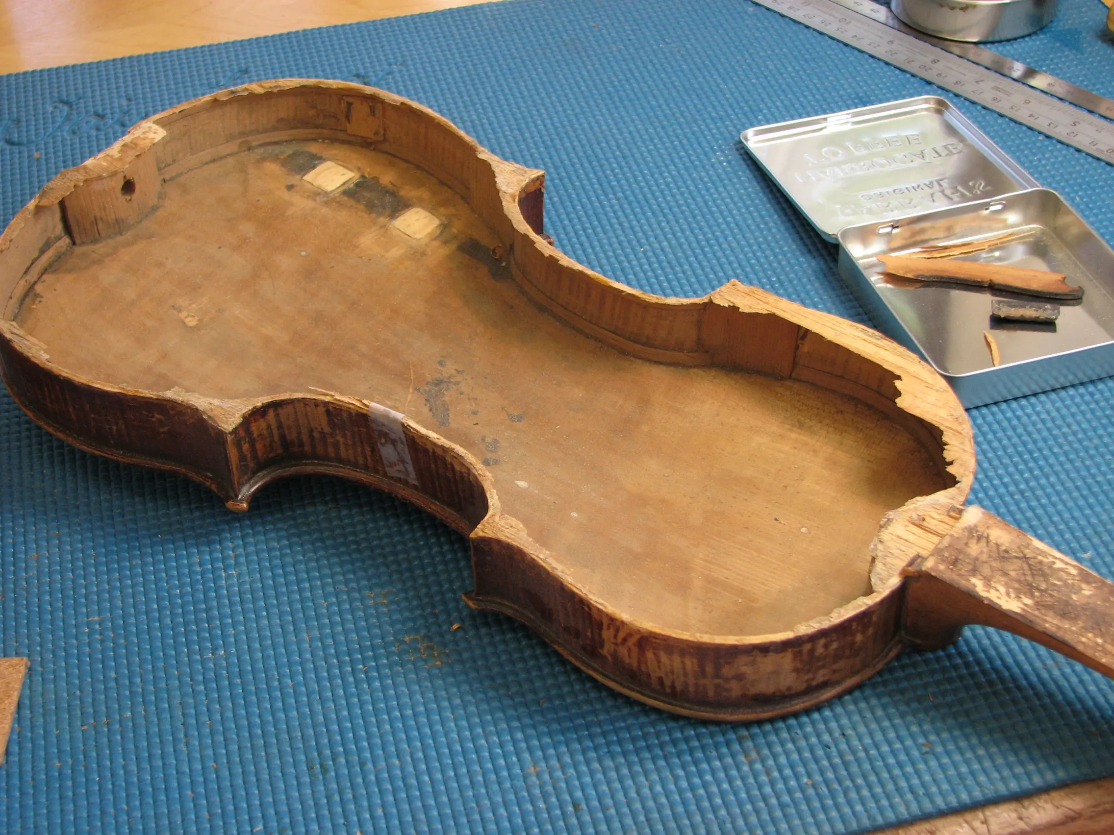 A deteriorated violin: ¿Qué sucede cuando un violín no se toca? - Do violins deteriorate if not played a deteriorated violin - Do violins deteriorate if not played