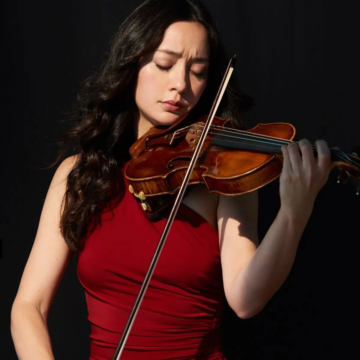 lucia violin - How did Lucia Micarelli injure her hand