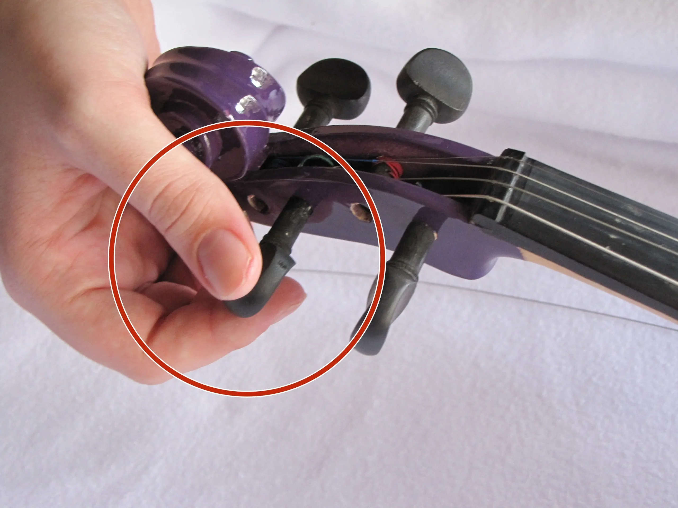 violin string broke while tuning - How easily do violin strings break