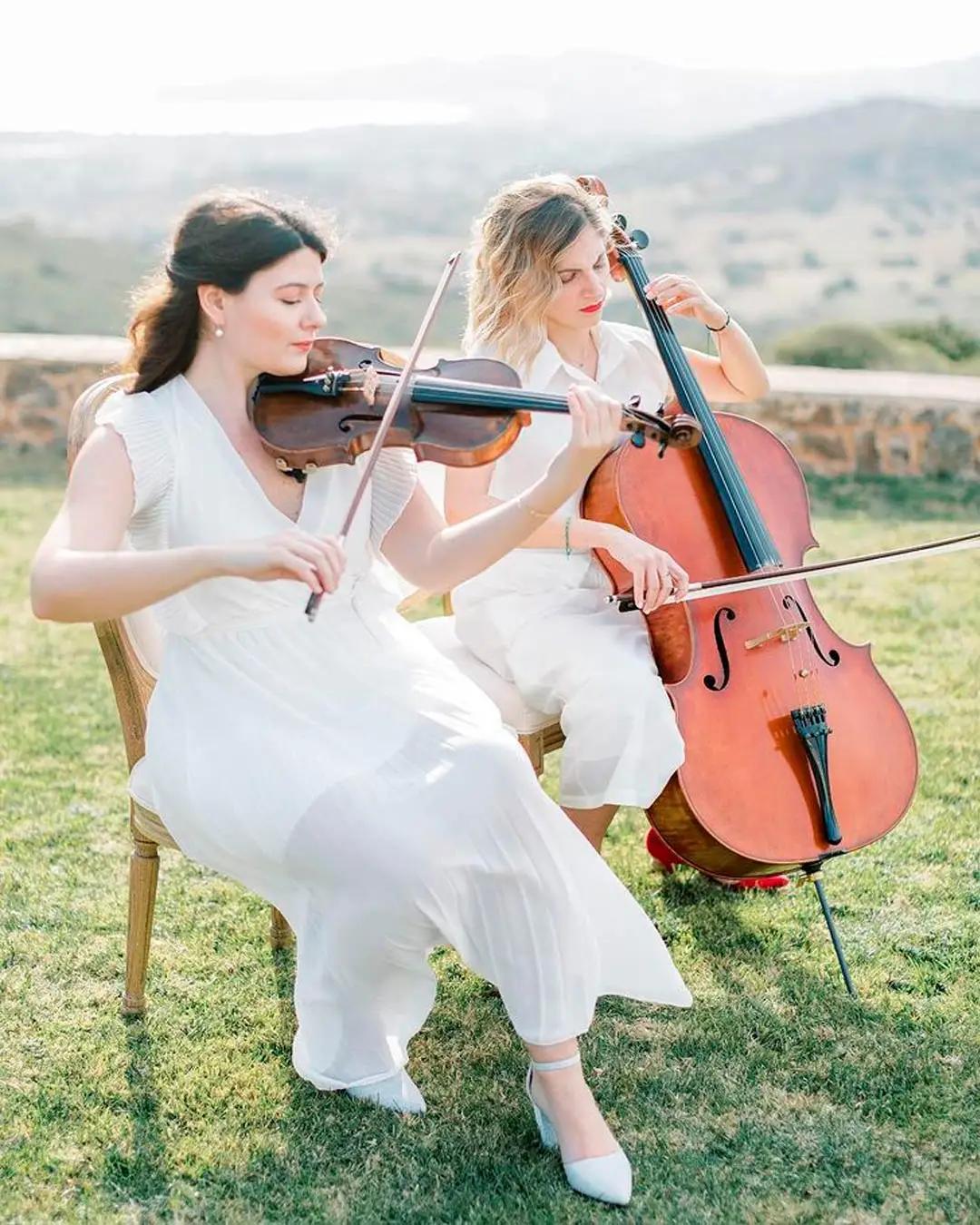 El violinista para bodas: creando una atmósfera mágica en tu gran día - How much should a musician charge for a wedding violin musician for wedding - How much should a musician charge for a wedding