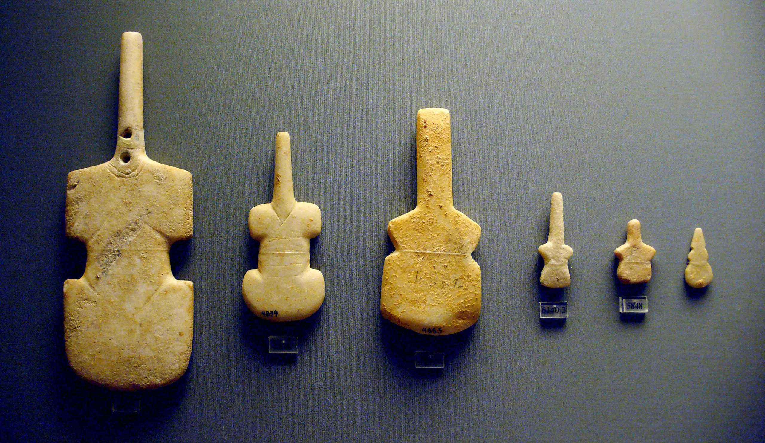 cycladic violin shaped national archaeological museum athens - How much time do you need at the National Archaeological Museum Athens