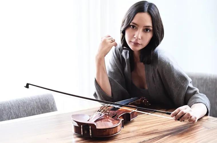 lucia violin - Is Lucia Micarelli a real violinist