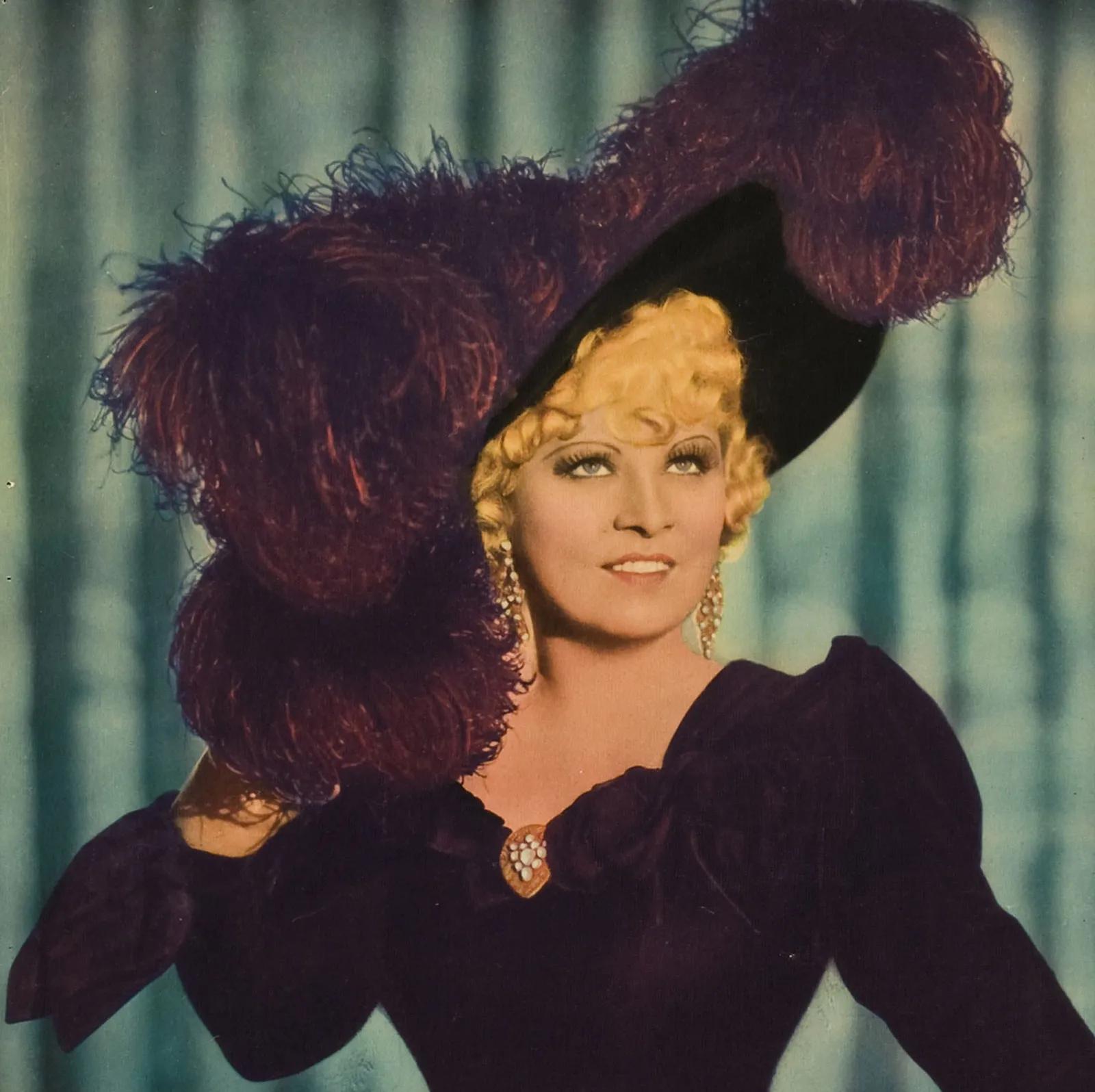mae west violinista japonesa - Por qué era famosa Mae West