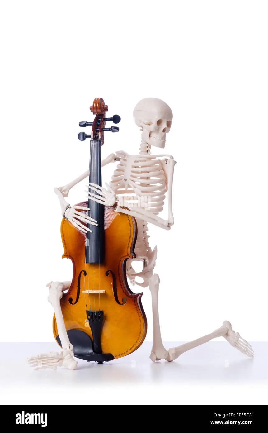 Muerte tocando violín en silueta: una expresión artística trascendental - Por qué Juliek toca el violín mientras agoniza entre la masa de cuerpos muerte tocando violin en silueta - Por qué Juliek toca el violín mientras agoniza entre la masa de cuerpos