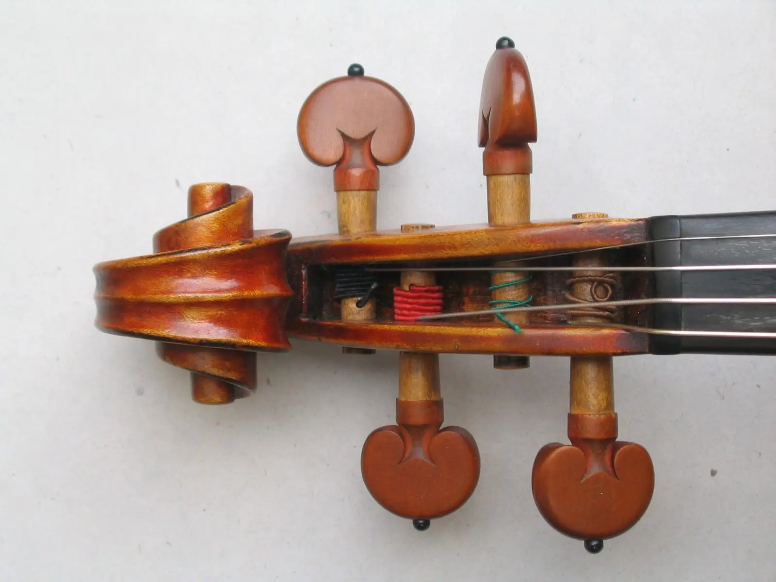 Clavijero de violín: Analizando la belleza en detalles - Qué es Clavijero en música clavijero de violin fotos - Qué es Clavijero en música