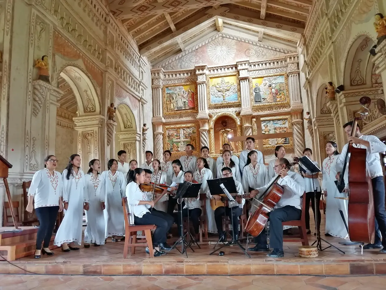 grupo de coros catolicos con violin y organo en pererira - Qué es un coro en la Biblia