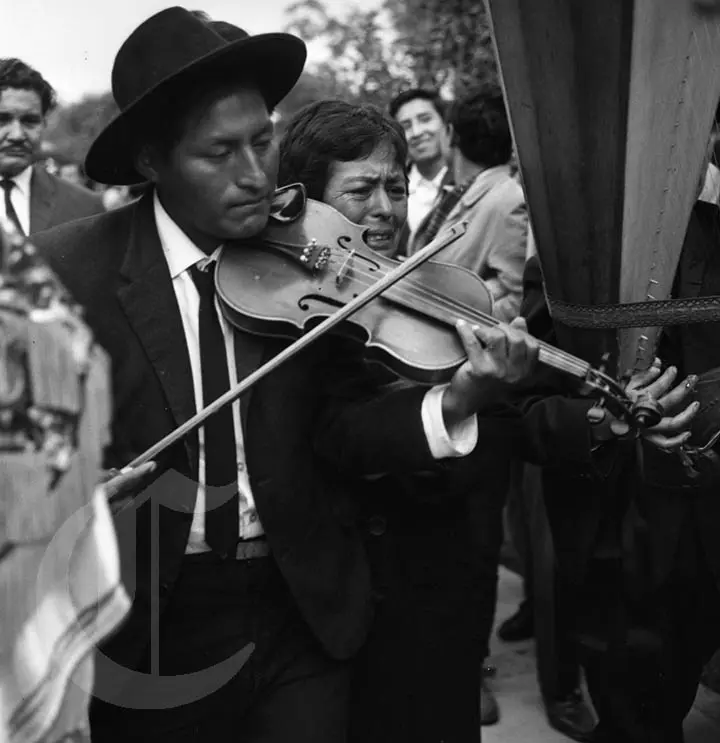 quien toco violin en el cepelio de arguedas - Qué hechos marcaron la vida de José María Arguedas
