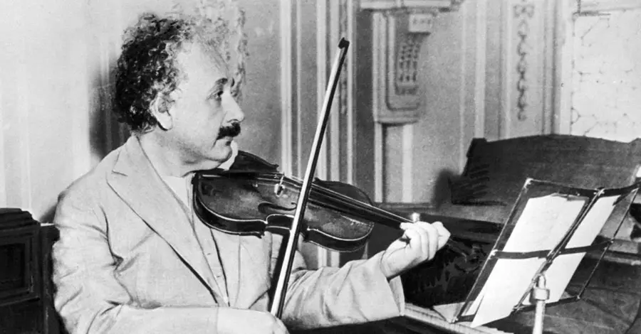 desde que edad le apaciono el violin a albert einstein - Qué hizo Albert Einstein a los 12 años