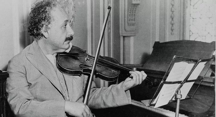 El vínculo entre ser científico y violinista - Qué tiene de diferente el cerebro de Albert Einstein cientifico y violinista - Qué tiene de diferente el cerebro de Albert Einstein