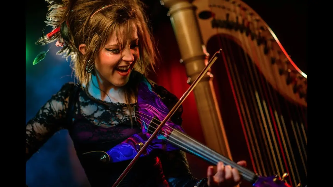 violines electricos lindsey lindsey - Qué tipo de cuerdas usa Lindsey Stirling