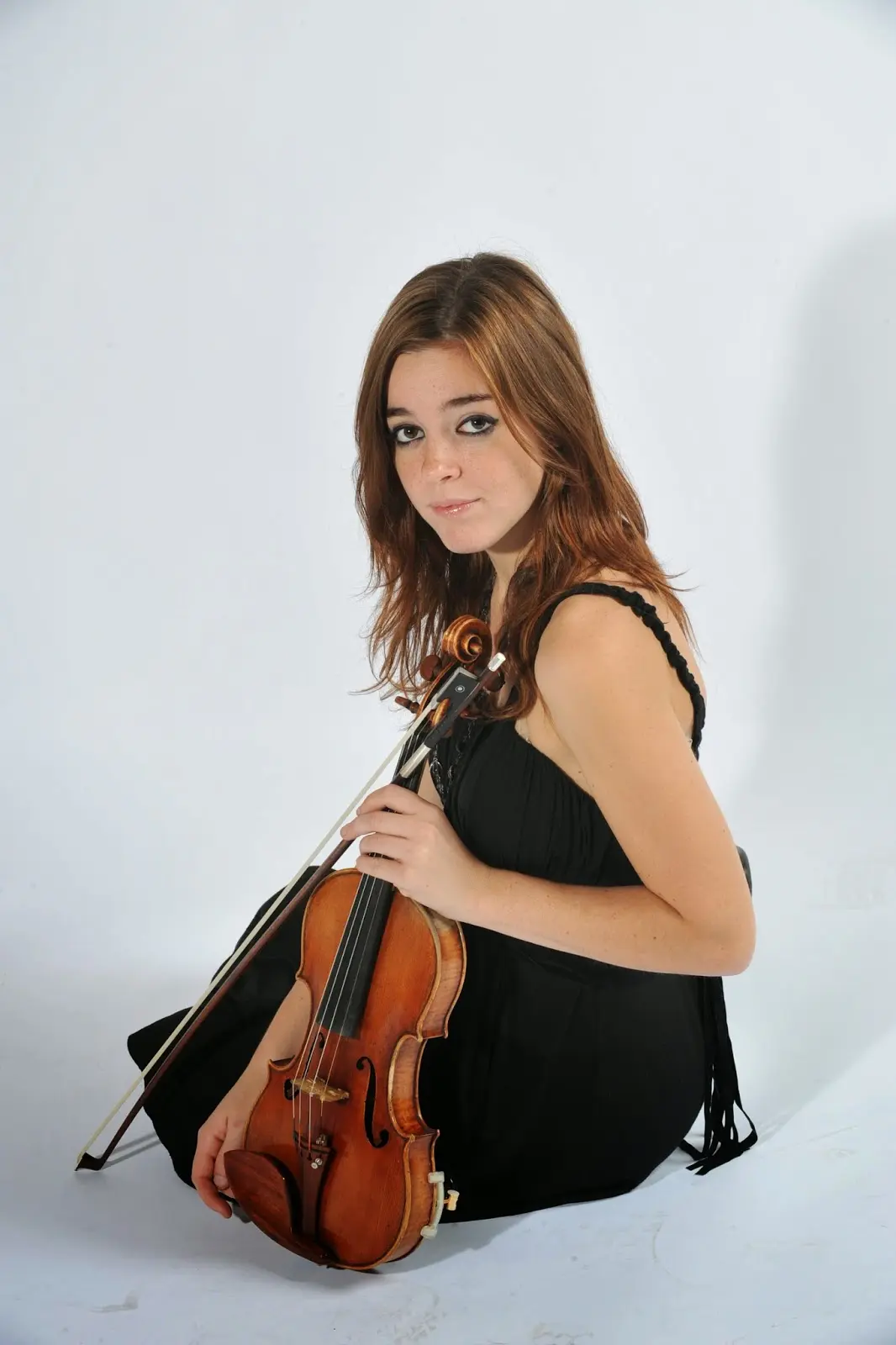 chica violinista de cordoba - Qué tipo de violín toca Alison Krauss