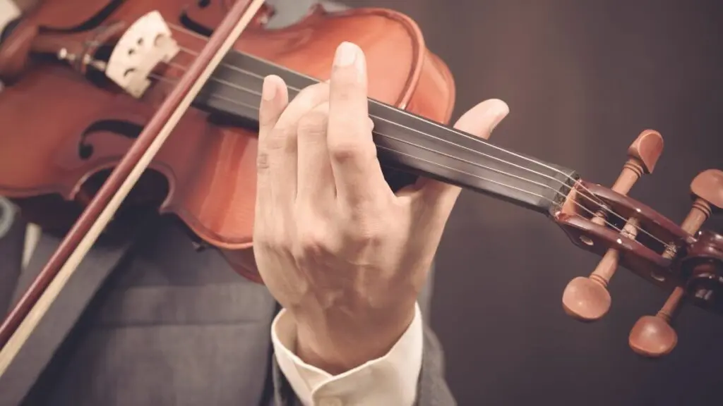 el violin como sirve en la danza del gato - Qué vestimenta usaban para bailar el gato