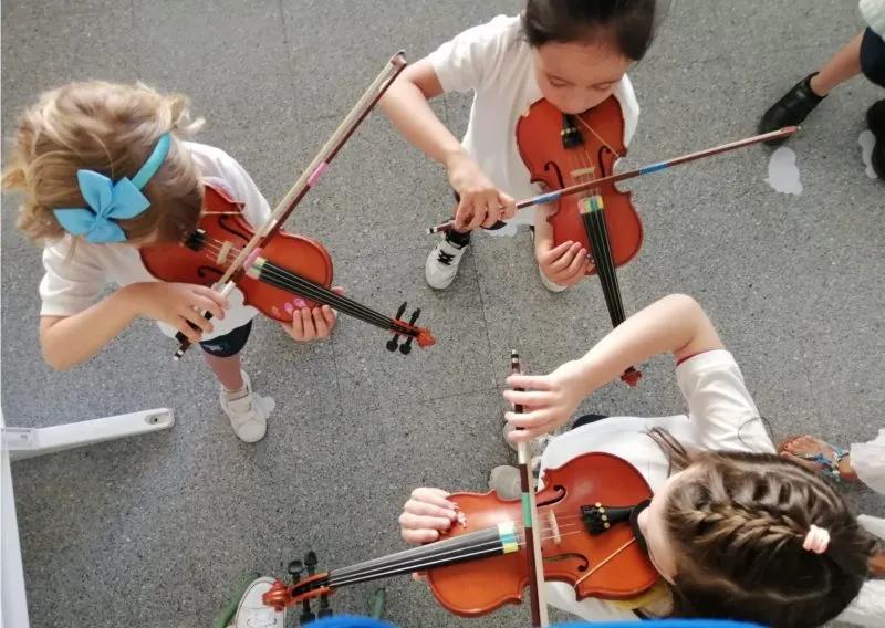 Psicomotricidad fina en el violín: Beneficios para el desarrollo infantil - Tocar un instrumento mejora la motricidad fina psicomotricidad fina violin - Tocar un instrumento mejora la motricidad fina