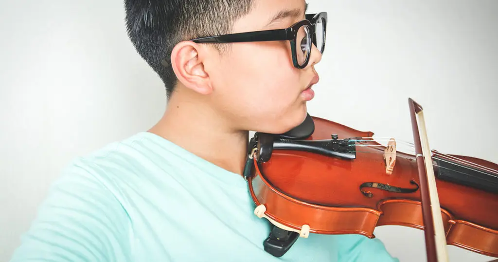 ¿Cuál es el significado del silencio en el pentagrama del violín? - What does the quarter rest symbol mean what is the meaning of rest on violin staff - What does the quarter rest symbol mean