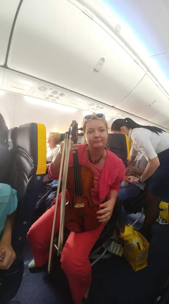 ryanair violin hand luggage - What is not allowed in Ryanair hand luggage