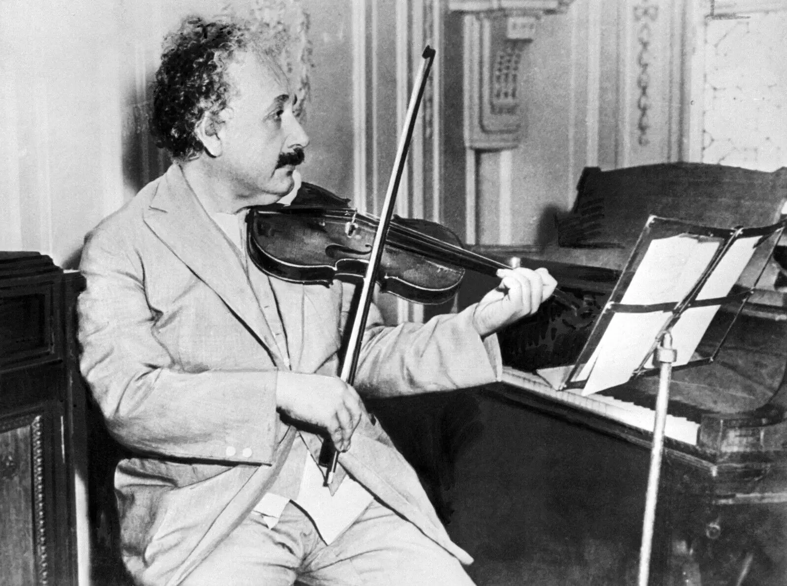 albert einstein hobby violin - What was Albert Einstein's favorite hobby