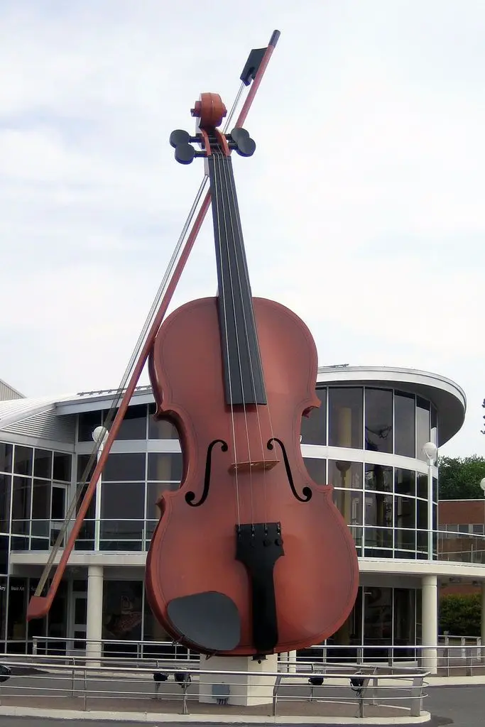 violin nova scotia - Which Canadian city is the world's largest fiddle located